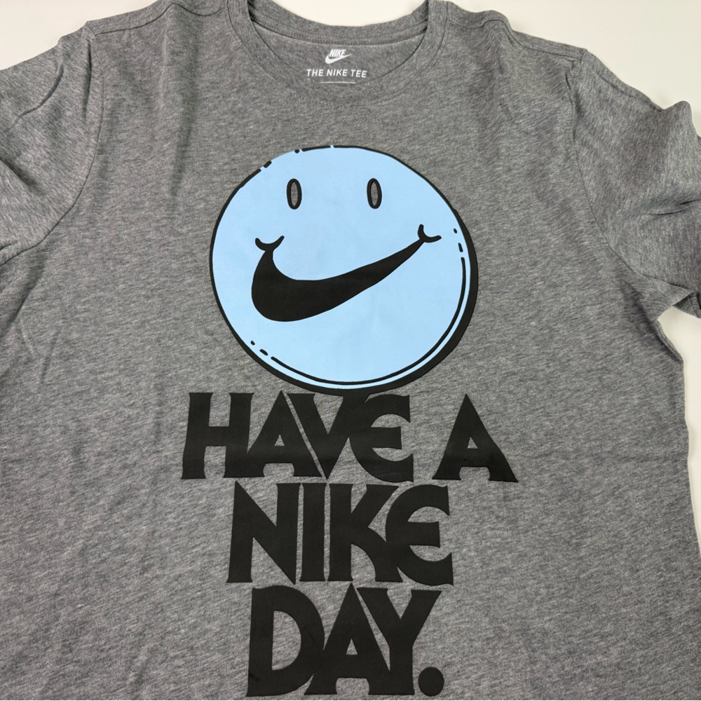 Nike The Nike Tee Have a Nike Day Smiley Face T-Shirt New NWT Graphic Tee Gray